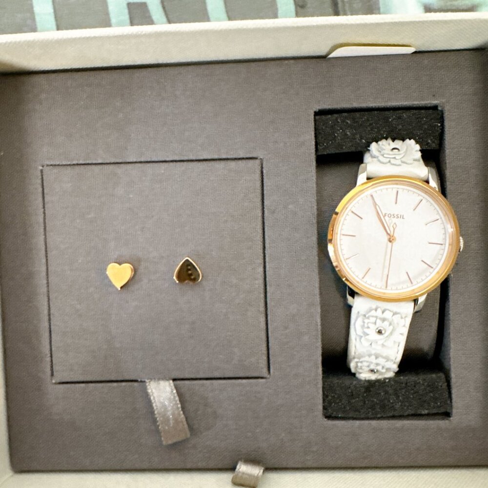 Fossil ES4383SET Neely Three-Hand White Leather Watch and Jewellery Box Set - Picture 3 of 9